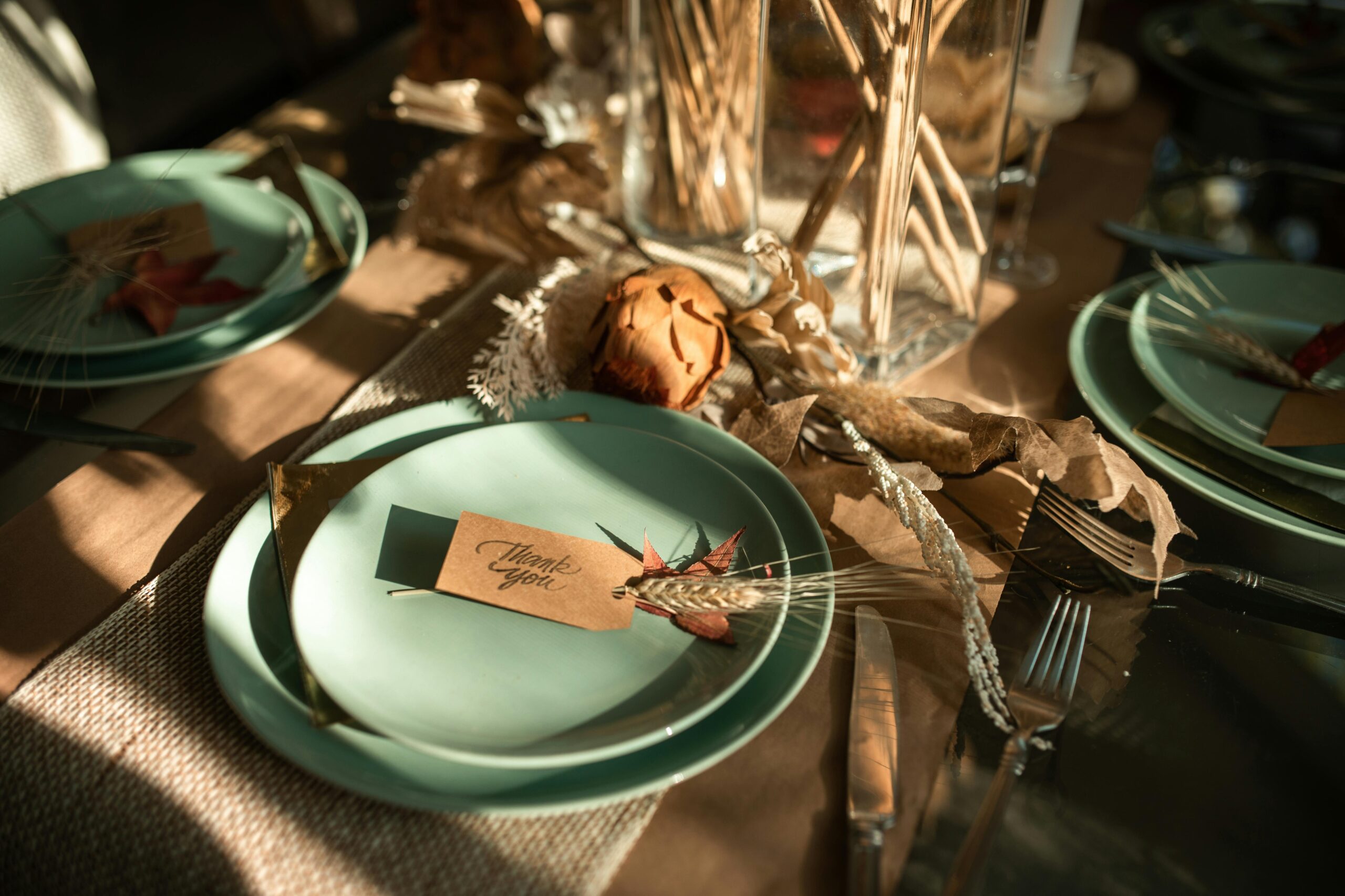 Inviting Thanksgiving table arrangement featuring autumn-themed elements with a warm and elegant touch.